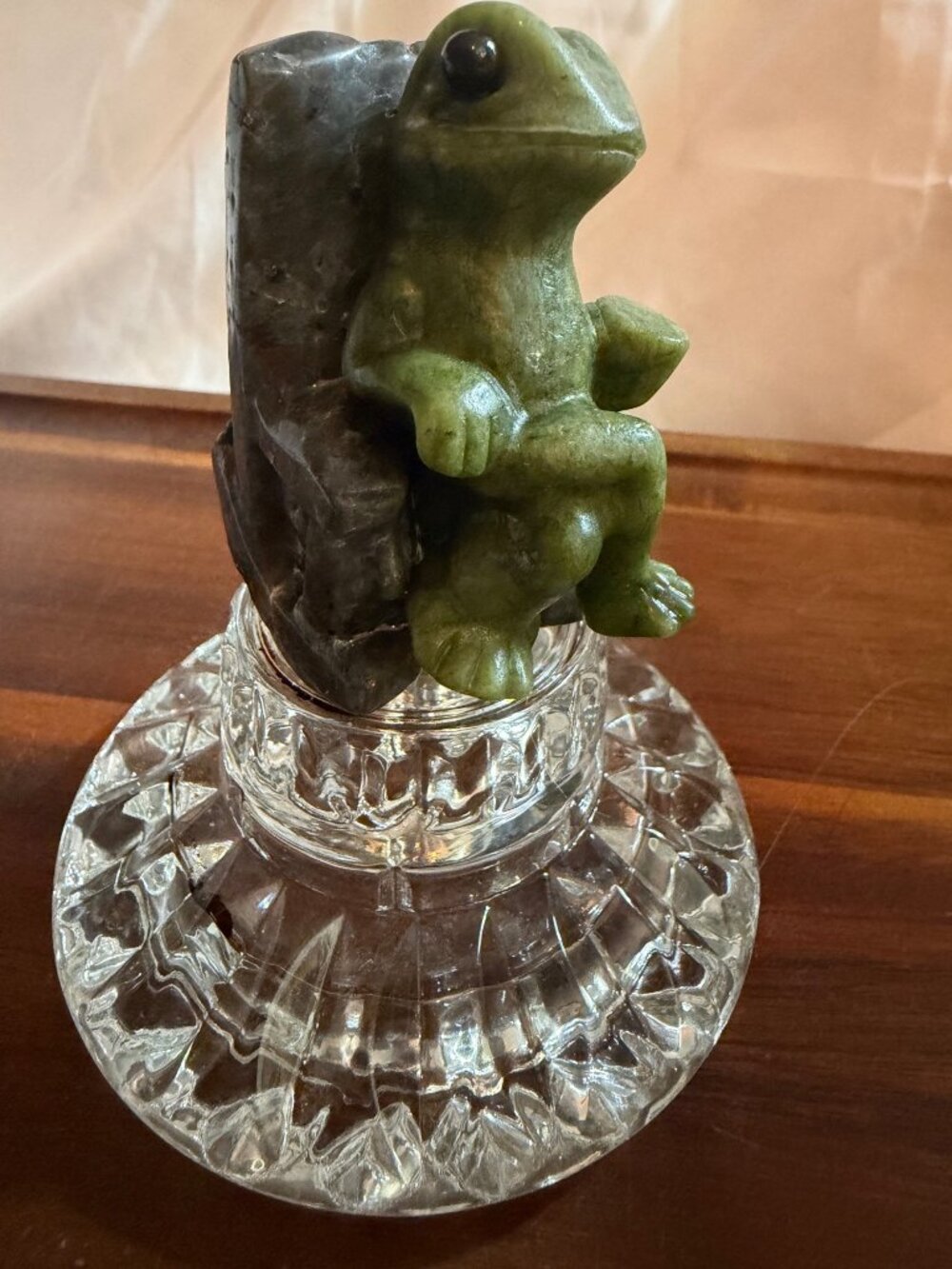 Jade Frog on Yooperlite Chair Crystal Carving